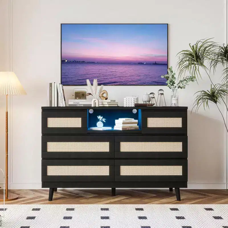 Comò in Rattan a 6 Cassetti Nero/Naturale con Luce LED e Stazione di Ricarica