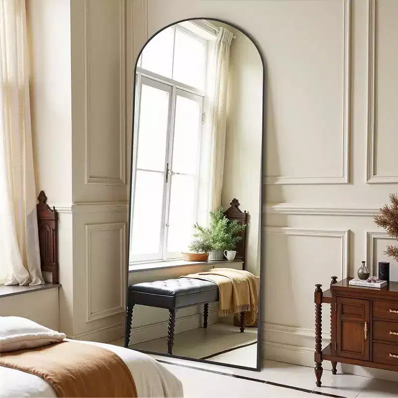 Specchio da terra ad arco nero a figura intera, 31" L x 71" H, autoportante, 1 persona