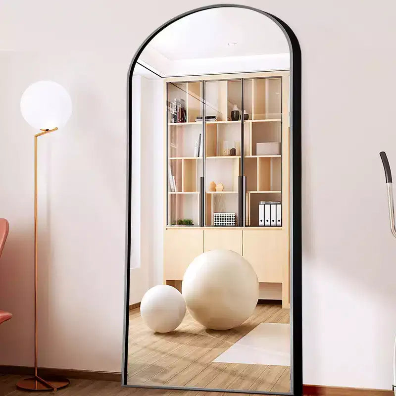 Specchio da terra ad arco nero a figura intera, 31" L x 71" H, autoportante, 1 persona