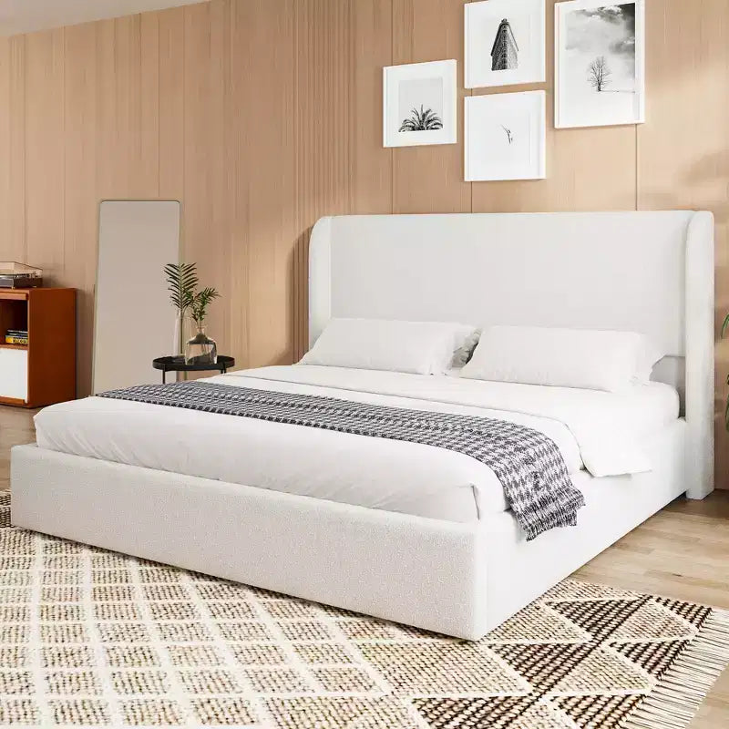 Struttura letto imbottita color crema in bouclé, con testiera, gambe in metallo e doghe – Per 1-2 persone