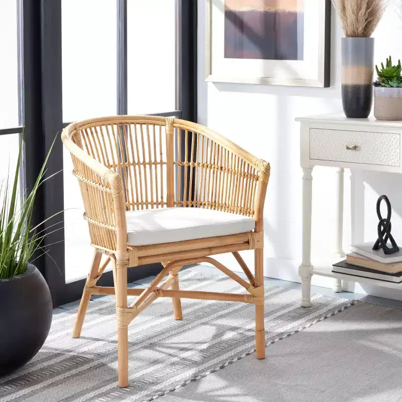 Poltrona d'accento in rattan bianco con cuscino, seduta singola